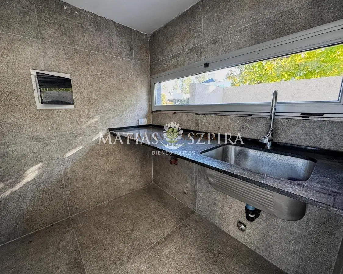 Casa 4 ambientes en venta Haras Maria Elena 2