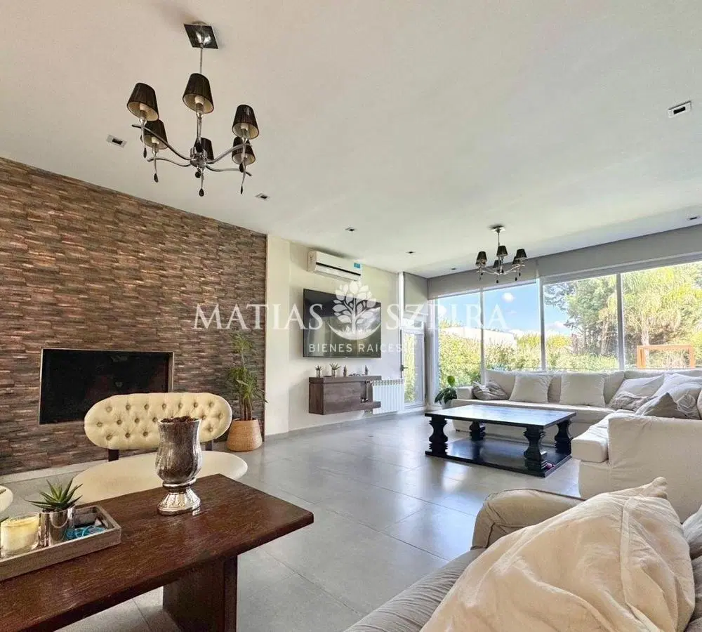 Casa 7 ambientes 5 dormitorios. | Av Gaona, Colectora Sur Acceso Oeste 5