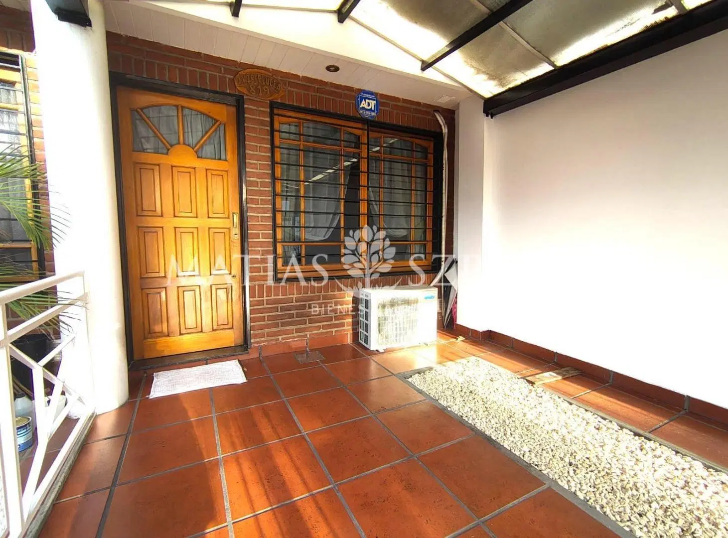 Casa en venta en Haedo Sur, de 3 ambientes con fondo parquizado y cochera. 2