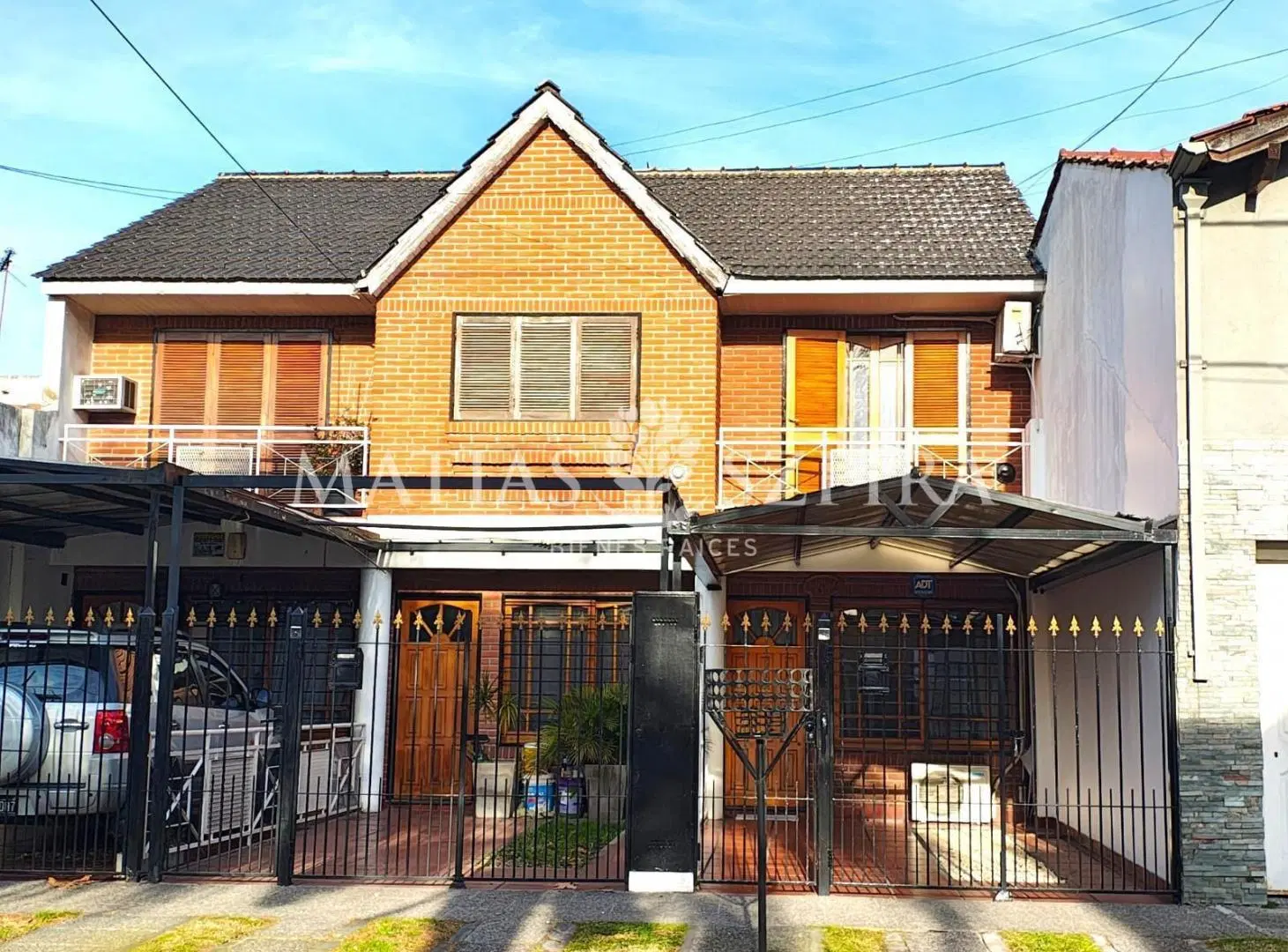 Casa en venta en Haedo Sur, de 3 ambientes con fondo parquizado y cochera. 3