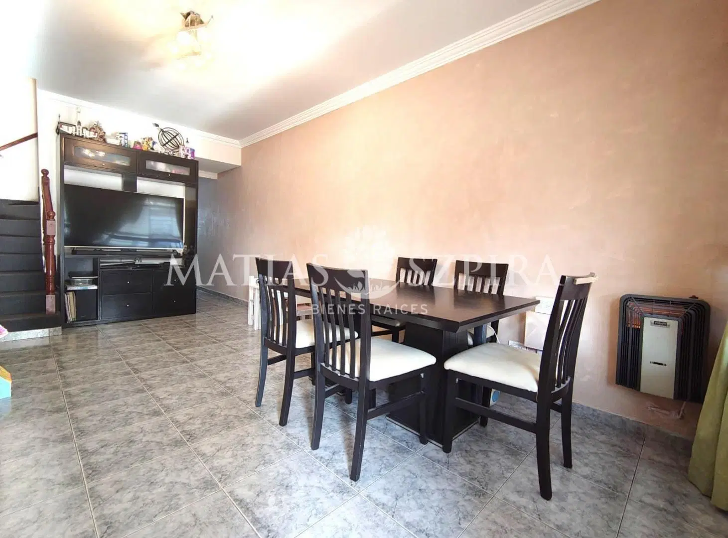Casa en venta en Haedo Sur, de 3 ambientes con fondo parquizado y cochera. 5