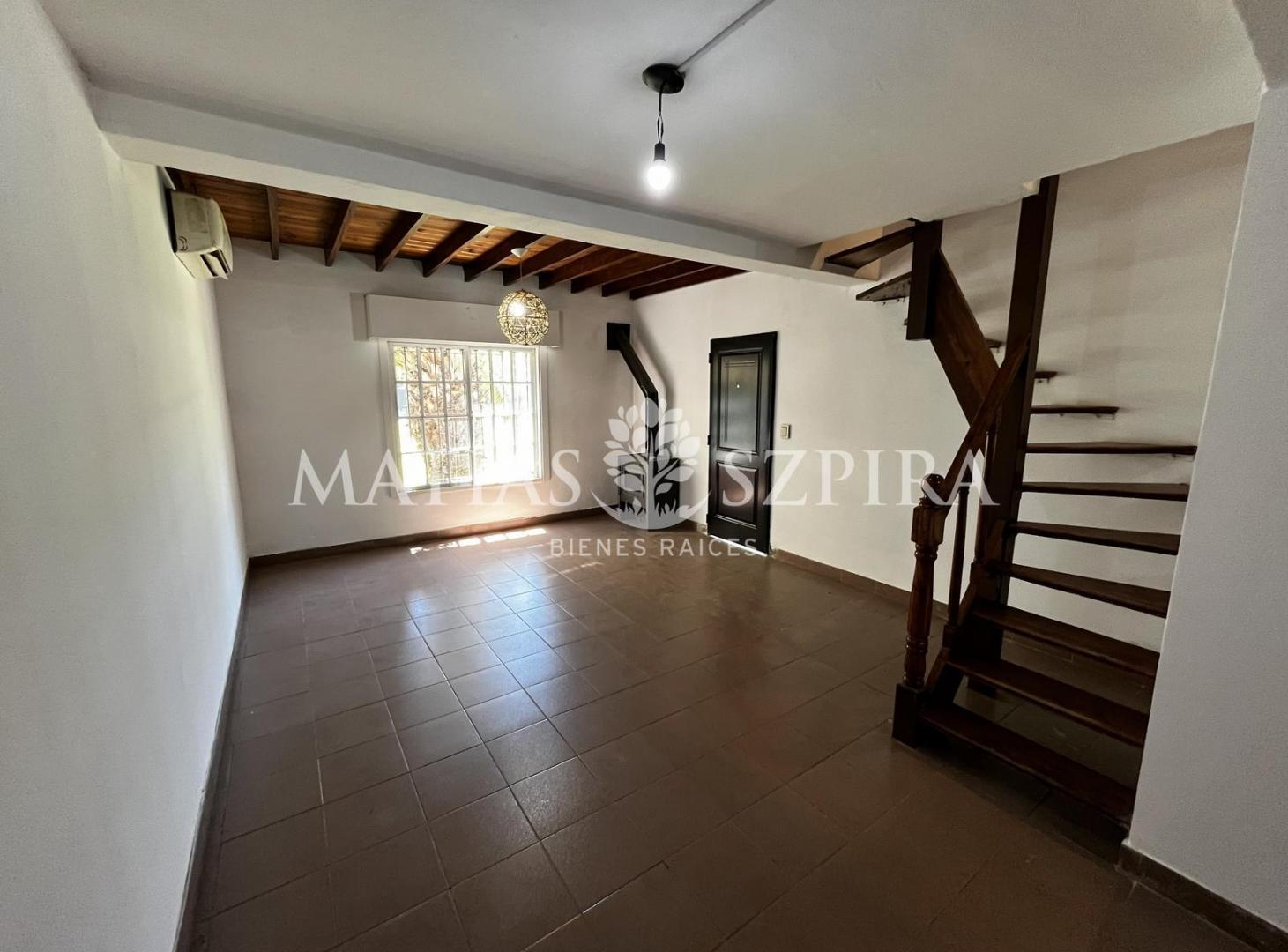Foto de Casa en Alquiler en Villa Udaondo, Ituzaingó, imagen 1