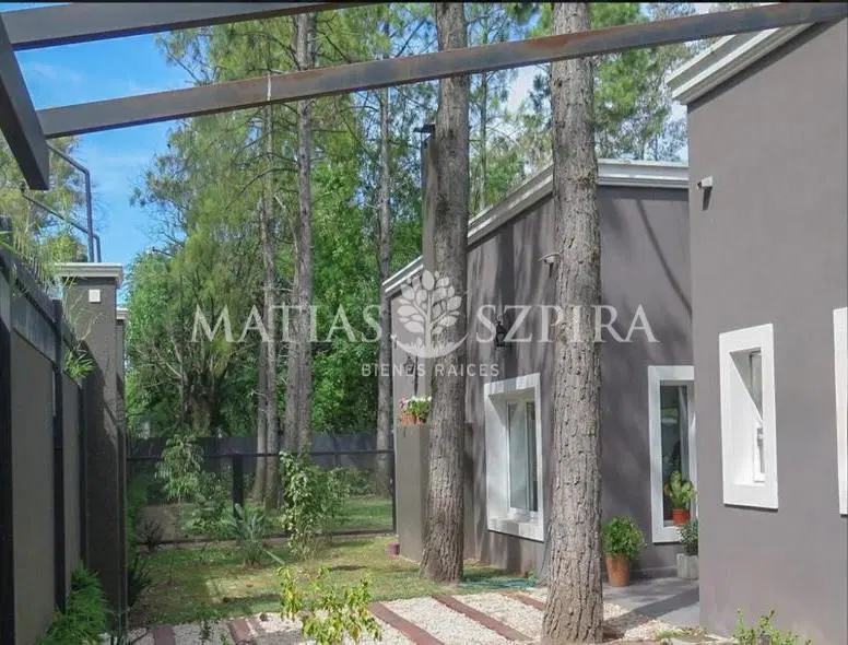 Casa en Barrio Parque Leloir 2