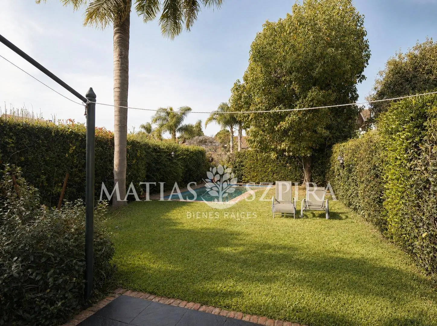 casa tres plantas con jardin pileta y sotano 8