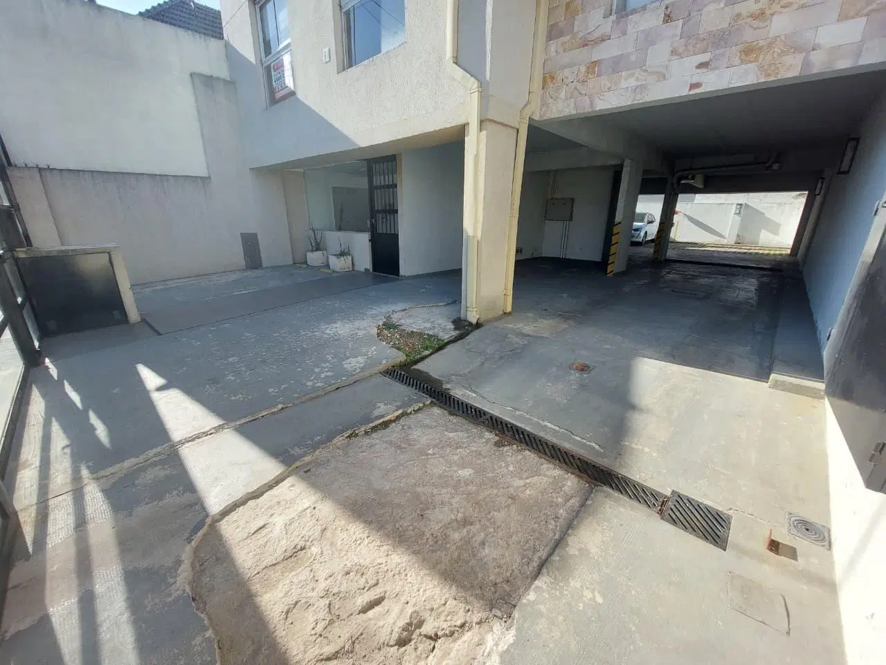 Venta de departamento 2 ambientes con cocheras en Villa Luzuriaga 4