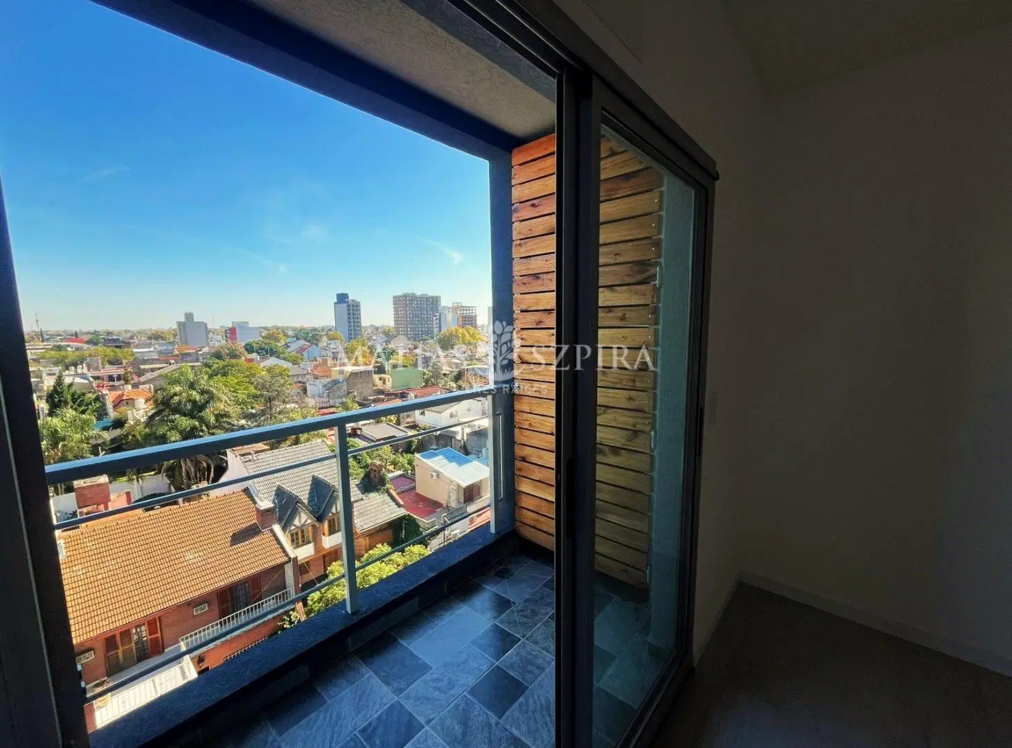 Monoambiente en venta con balcon en caseros 1