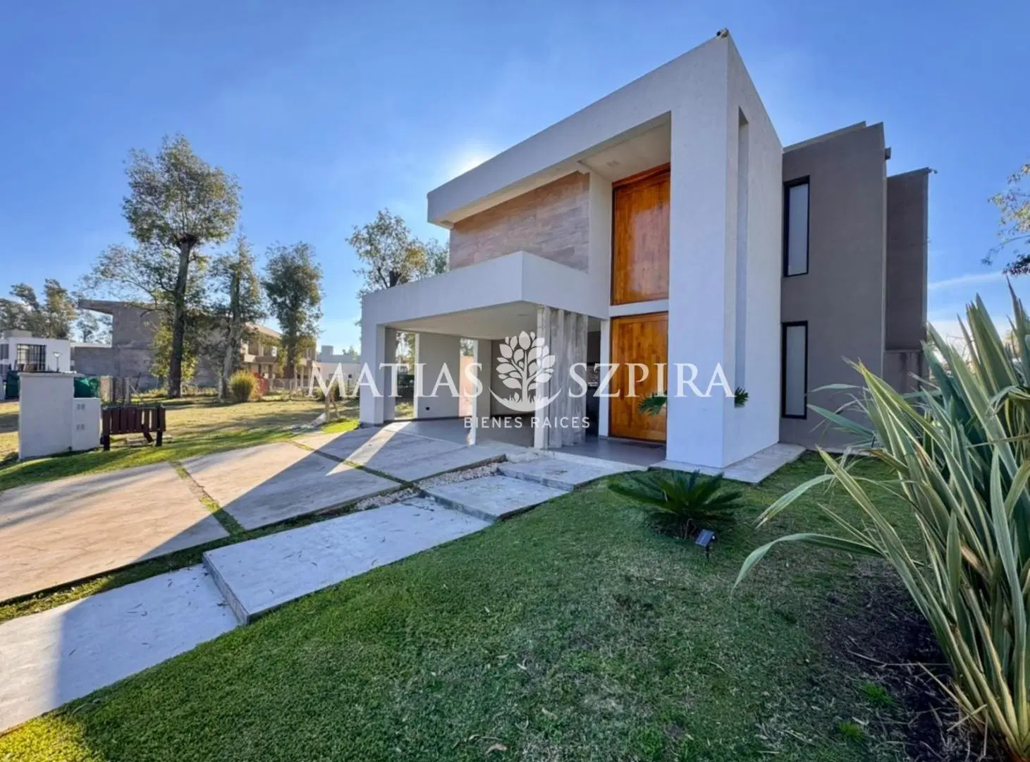 Casa en Venta 4 Ambientes en Álvarez del Bosque 1