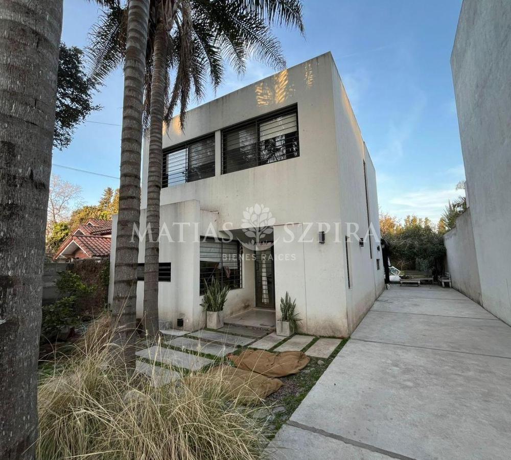 Casa 4 ambientes minimalista en parque Leloir