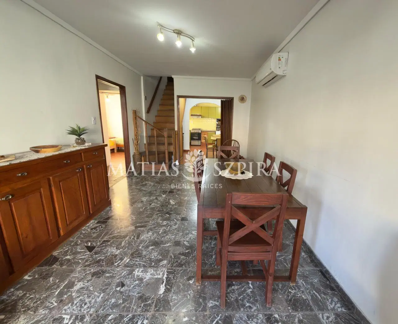 Casa en Venta 5 ambientes con cochera en Castelar 4