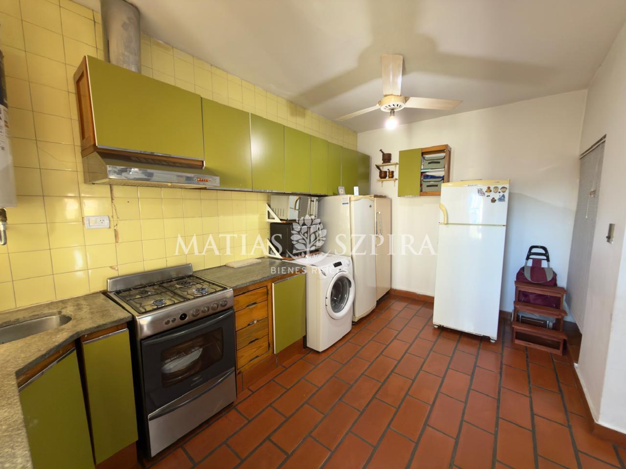 Foto de Casa en Venta 5 ambientes con cochera en Castelar, imagen 2