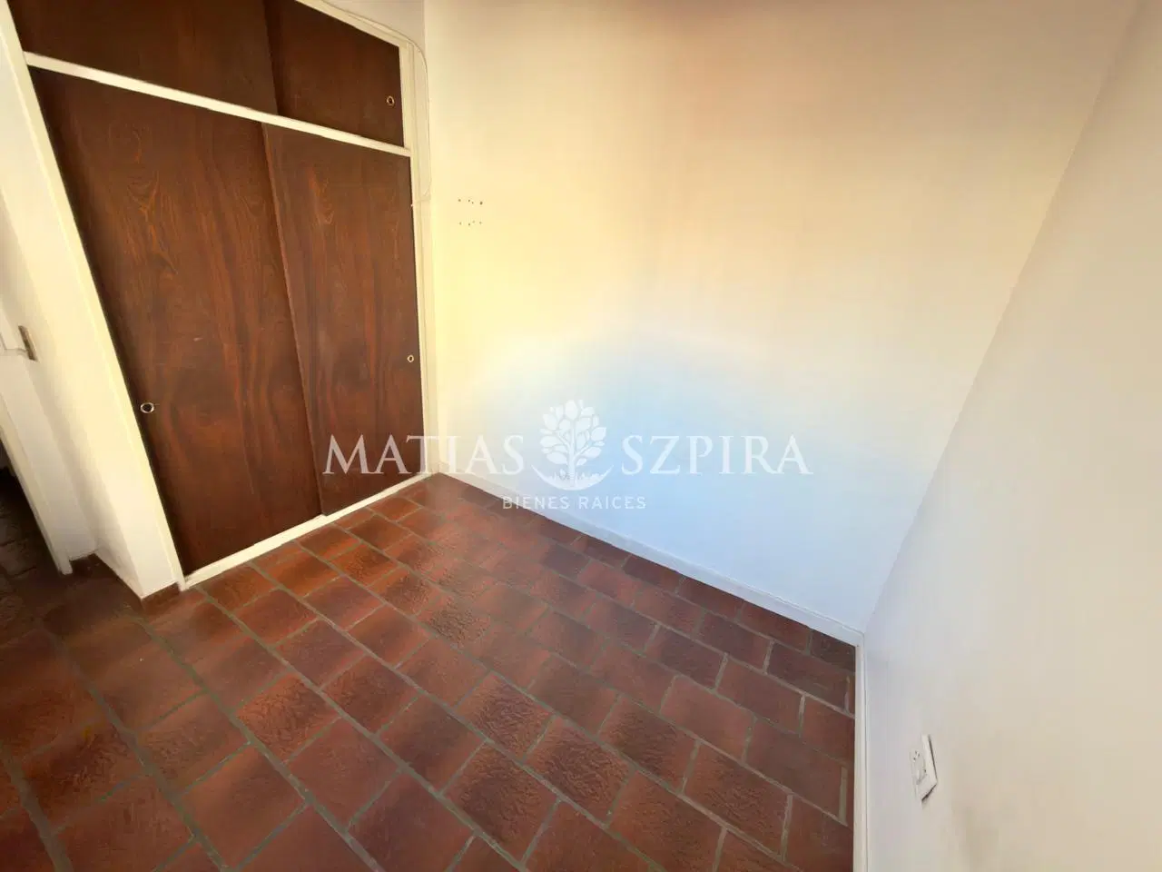 Casa en Venta 5 ambientes con cochera en Castelar 3