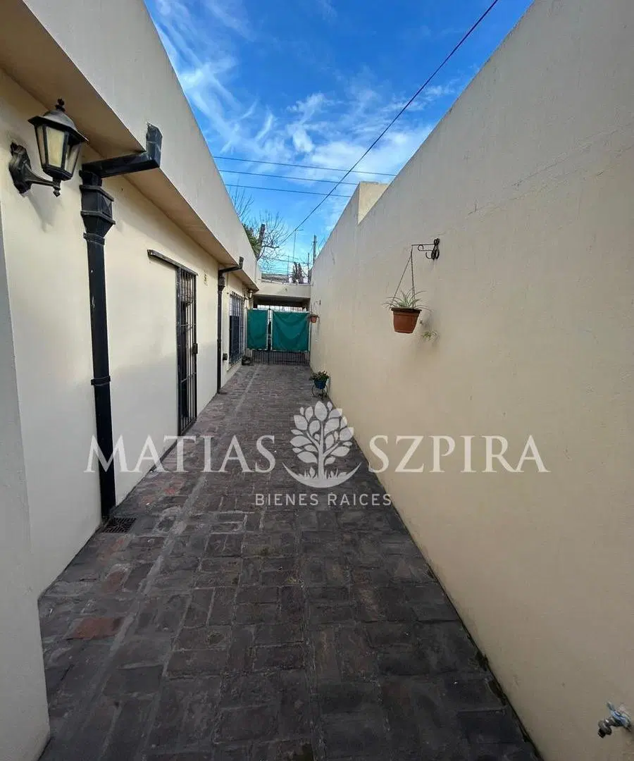 Casa venta 5 ambientes jardin quincho y galpon 2
