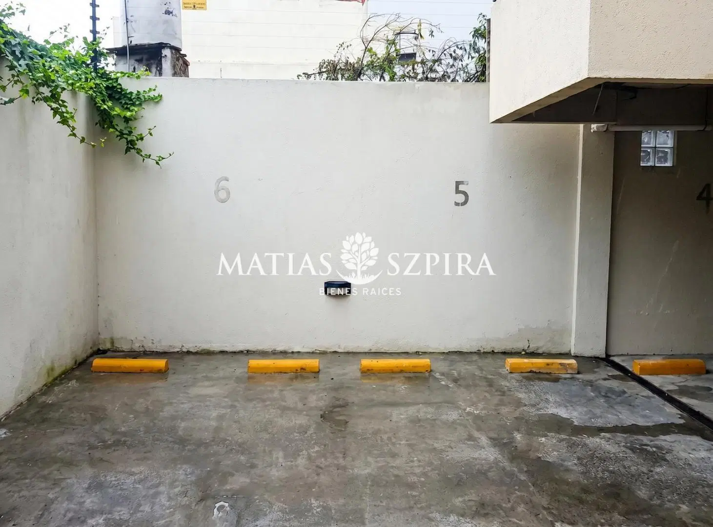 Cochera en Florida 2