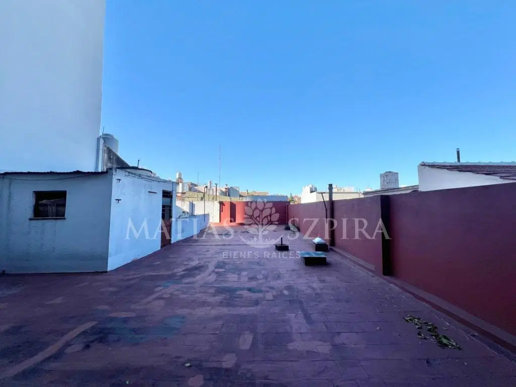 CASA AMERICANA CON TERRAZA - A REFACCIONAR 8