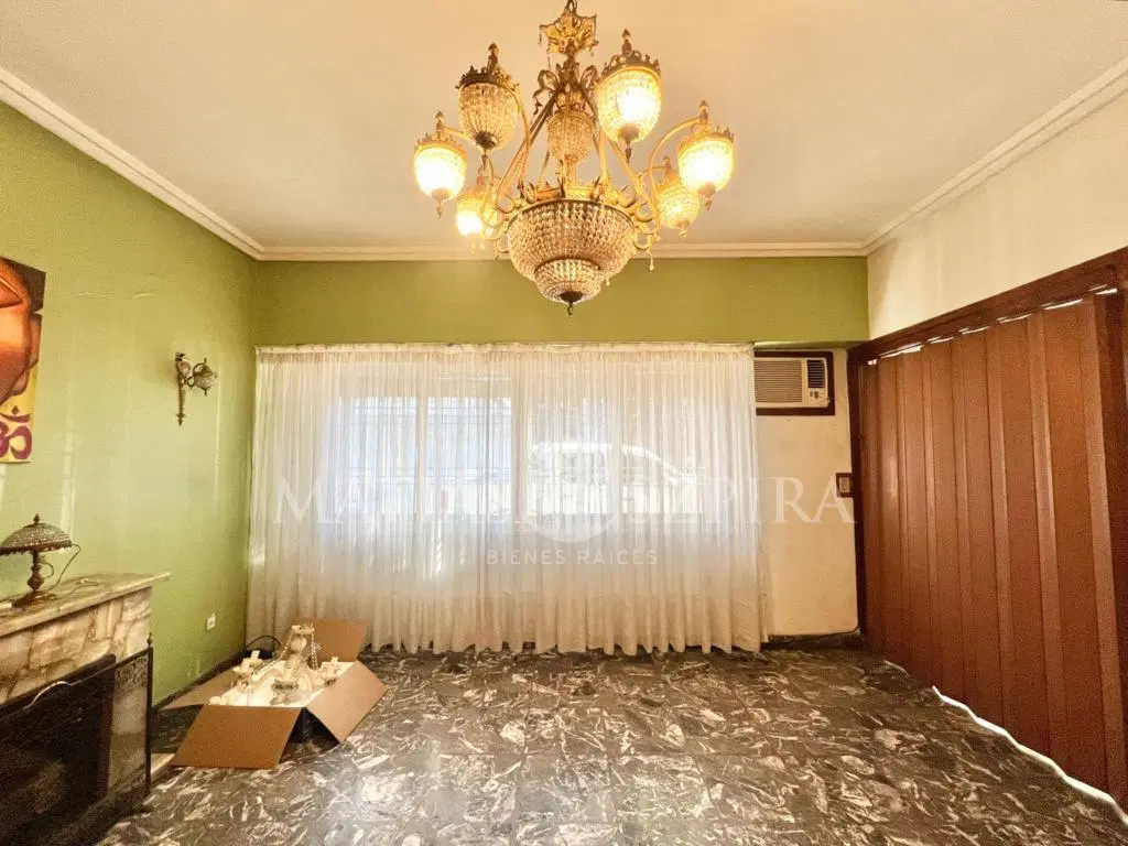 CASA AMERICANA CON TERRAZA - A REFACCIONAR 2