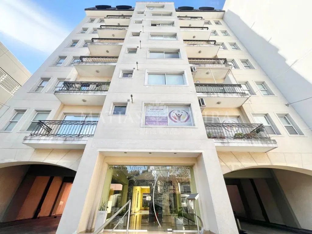 Monoambiente con cochera apto profesional - Moron Centro 3