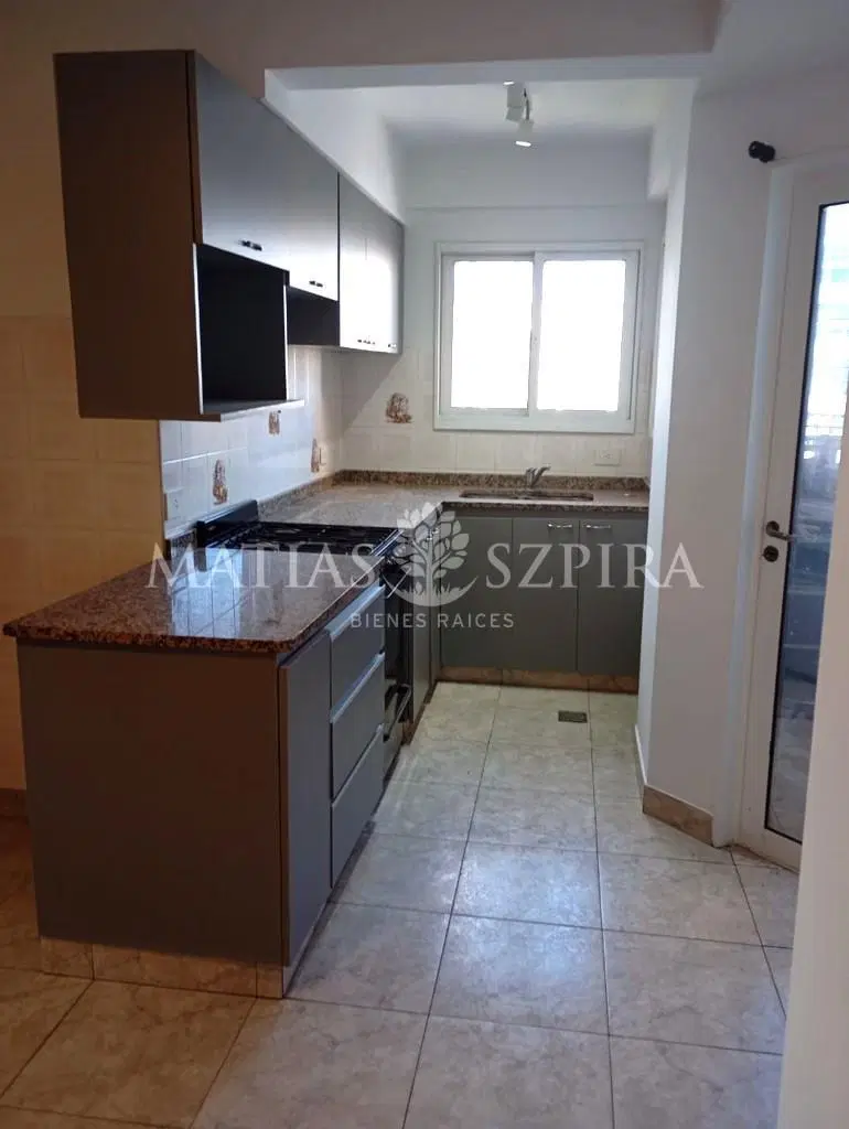 Departamento en alquiler  3 ambientes con cochera, moron sur 8