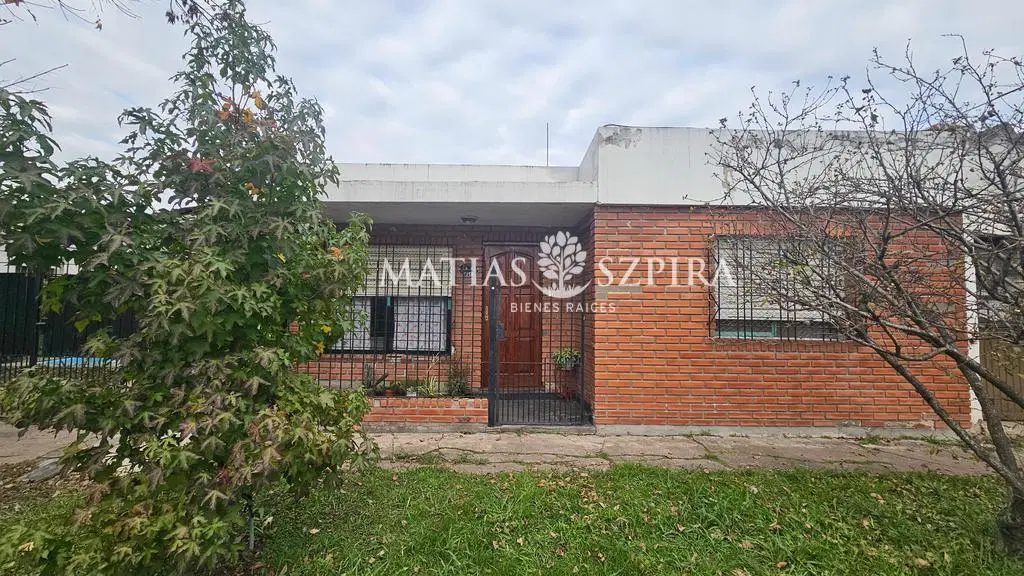 Casa en Ituzaingó 4 ambientes con pileta y parque 5