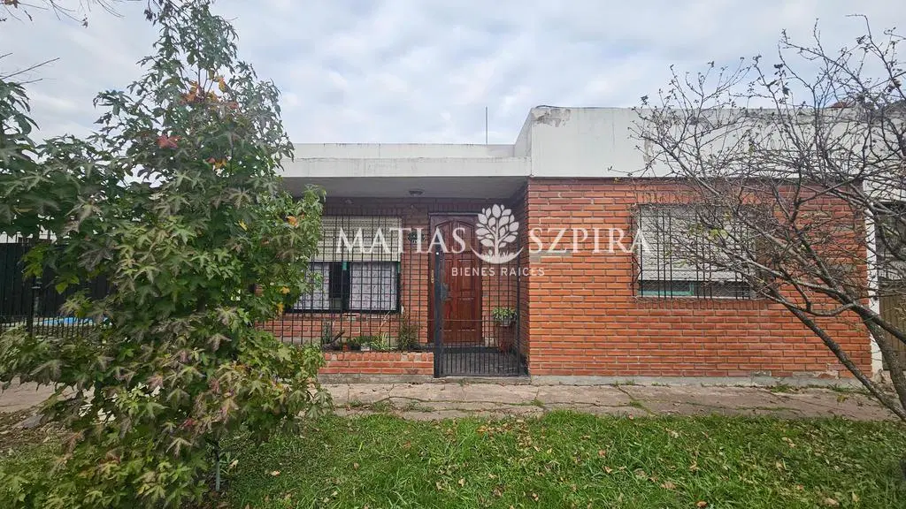Casa en Ituzaingó 4 ambientes con pileta y parque 1