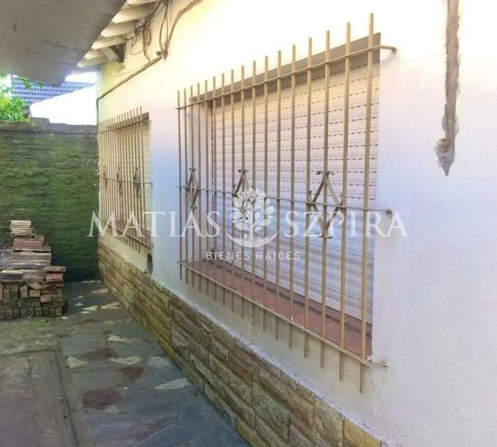 CASA EN VENTA 4 AMBIENTES CON COCHERA EN ITUZAINGO 2