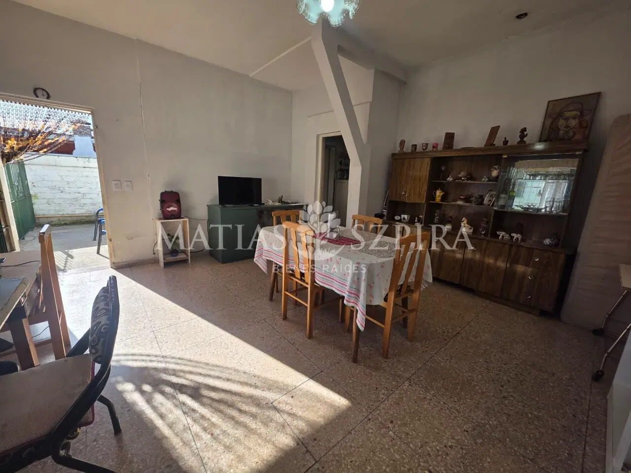 Casa en Ituzaingó con locales comerciales 2