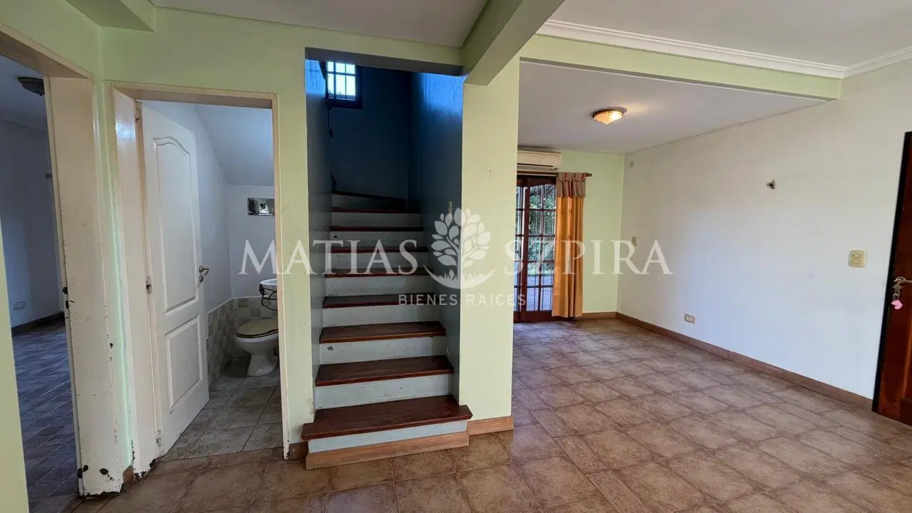 Casa 5 Ambientes en Castelar Norte 1