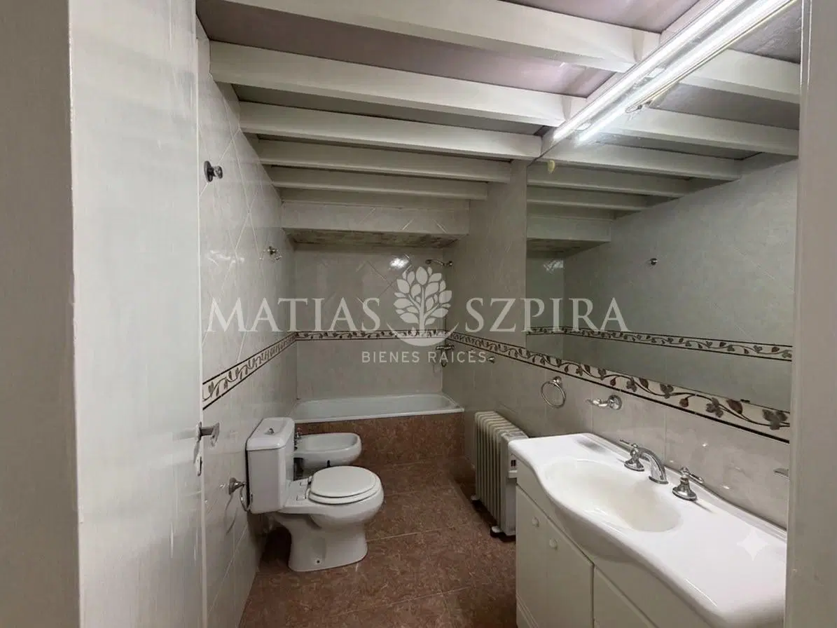 Venta, Casa 4 Ambientes Castelar 5 cuadras Estación 3