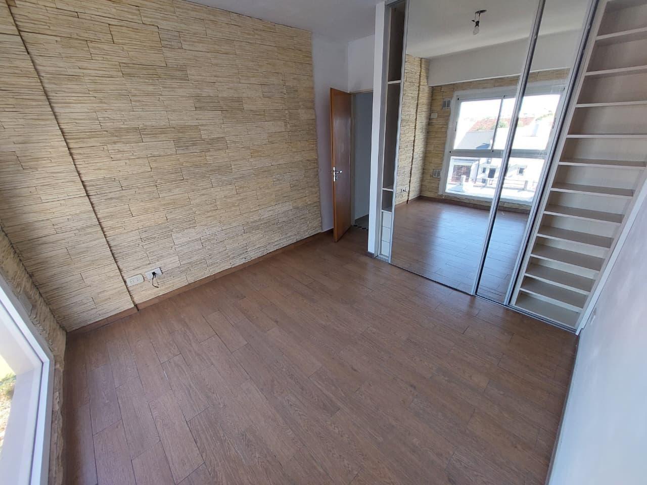 Foto de Venta de departamento 2 ambientes con cocheras en Villa Luzuriaga, imagen 2