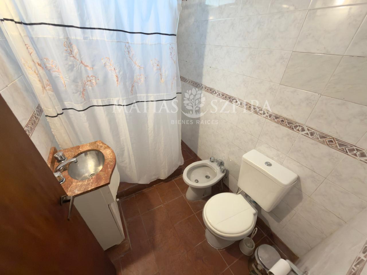 Foto de Casa en en venta 5 ambientes en Trujui Moreno, imagen 2