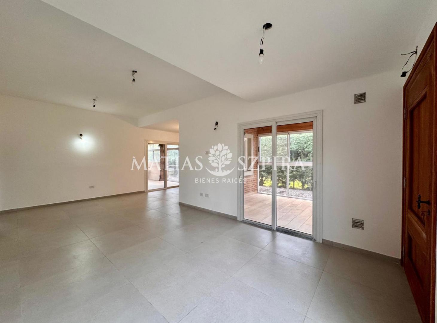Foto de Casa en Venta 4 ambientes en Country Club Banco Provincia, imagen 2