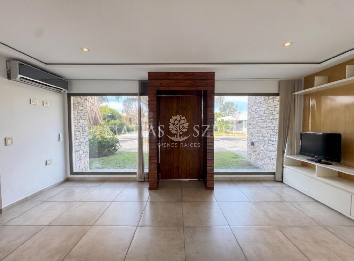 Foto de VENTA | Excelente Casa de 5 Ambientes con Pileta en Casco de Álvarez, imagen 3