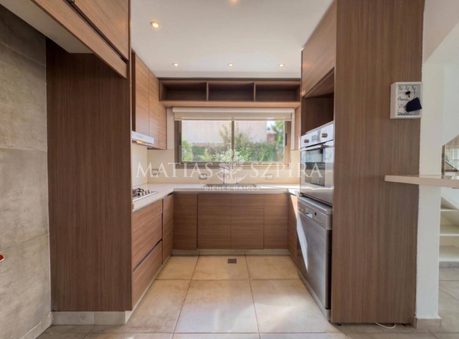 Foto de VENTA | Excelente Casa de 5 Ambientes con Pileta en Casco de Álvarez, imagen 1