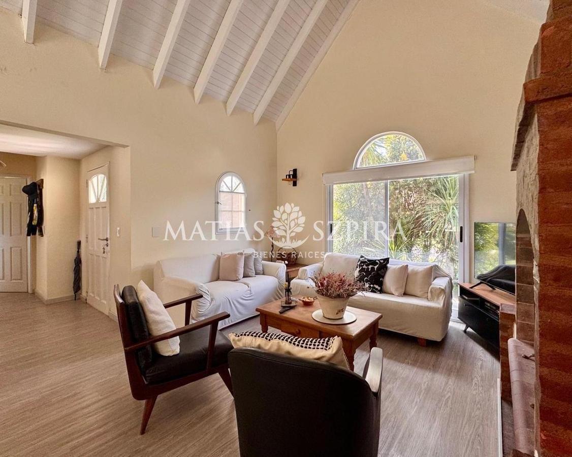 Foto de Casa en venta en Las Lajas 4 ambientes refaccionada, imagen 2