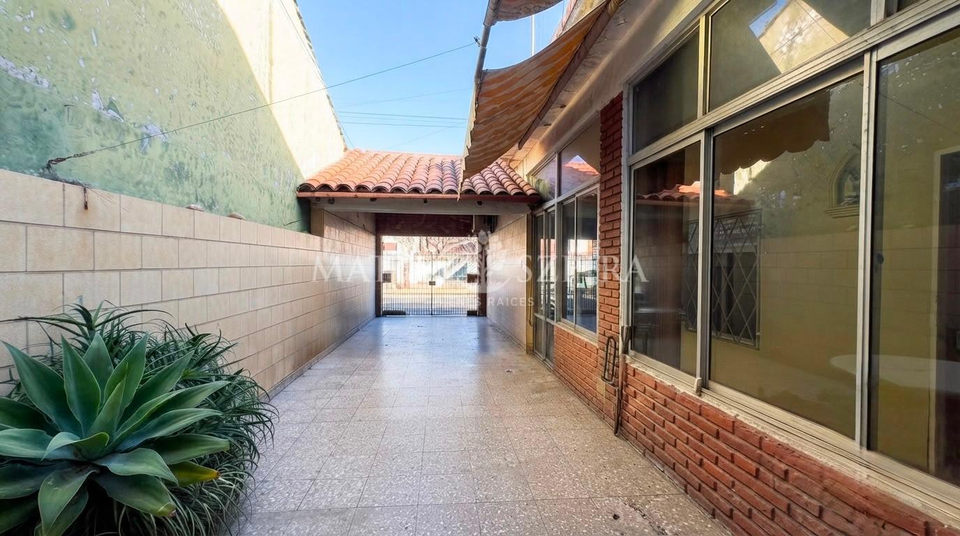 Foto de Venta, Casa, Castelar Norte, 3 Ambientes y Dependencias, imagen 2