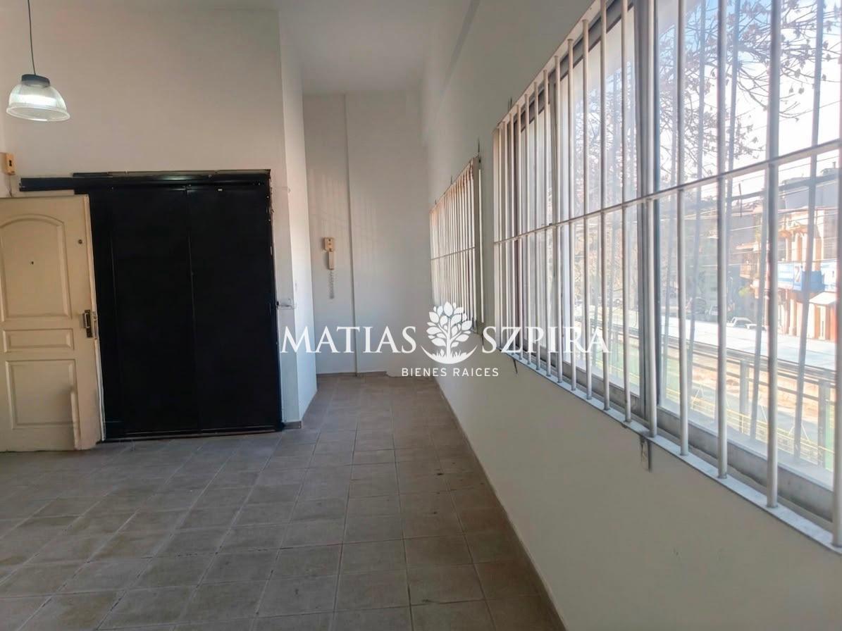 Foto de Inmueble comercial / oficinas de 345 m² con montacargas en Pompeya, imagen 4