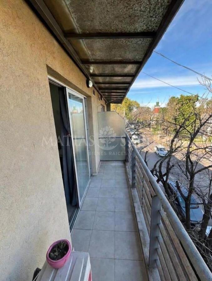 Foto de VENTA DEPARTAMENTO CON BALCON Y COCHERA MERLO CENTRO, imagen 3