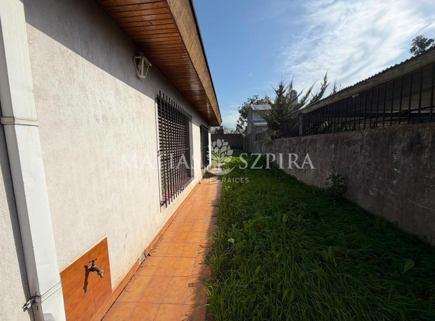 Foto de Lote doble con casa en venta en Ituzaingó, imagen 1