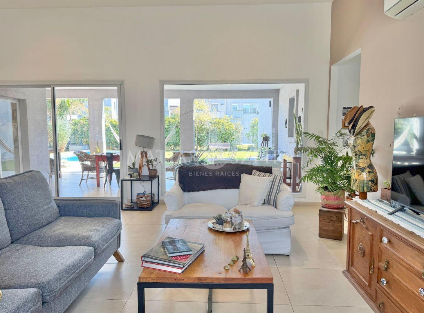 Foto de Casa de 5 ambientes en venta, Barrio cerrado Weston, imagen 3