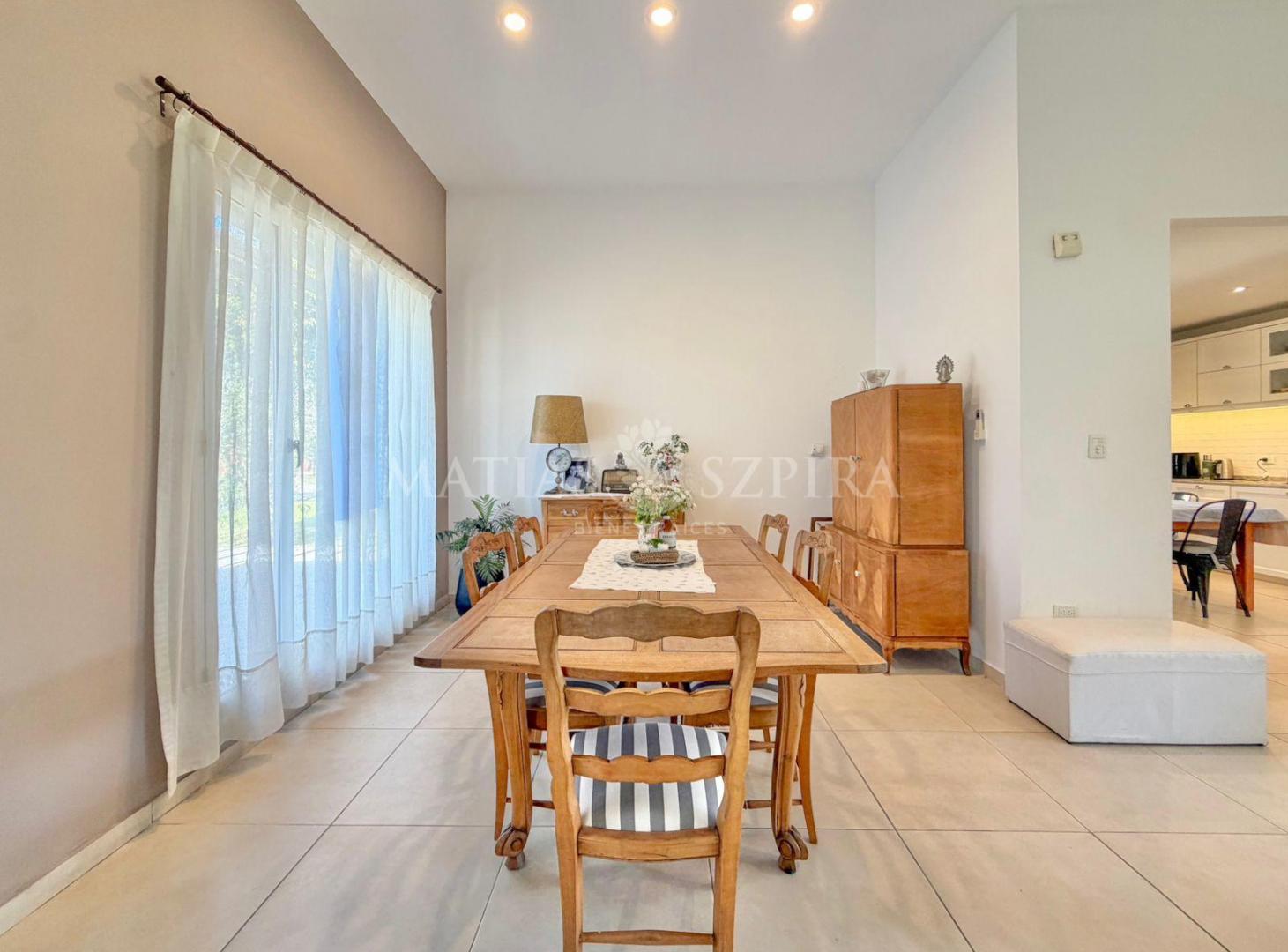 Foto de Casa de 5 ambientes en venta, Barrio cerrado Weston, imagen 2