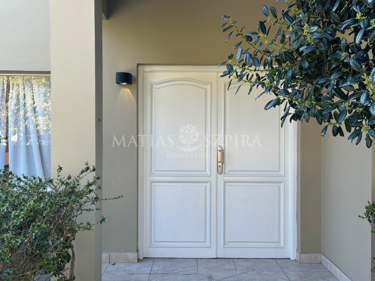 Foto de Casa de 6 ambientes en venta Los Puentes, imagen 2