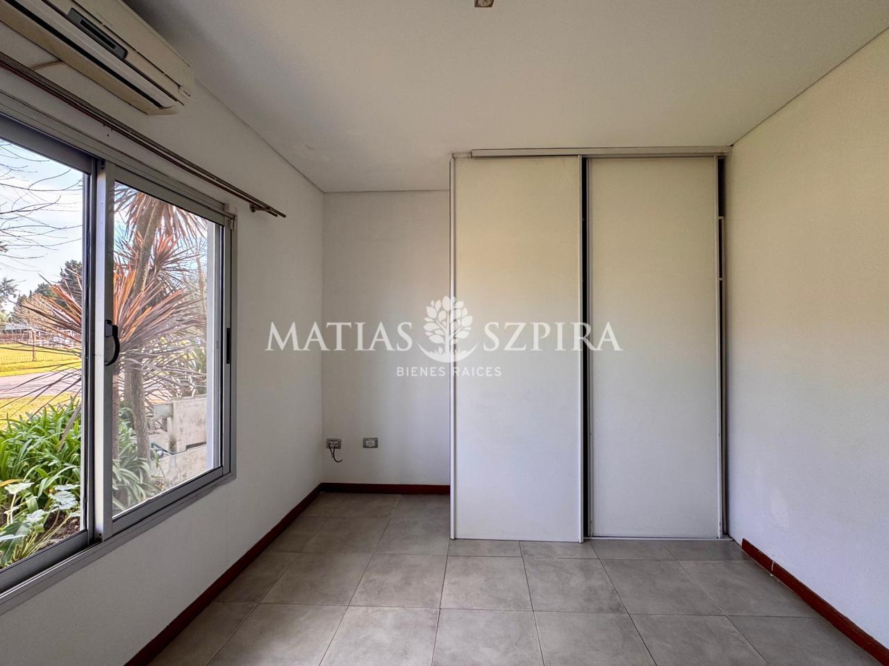 Foto de Casa 5 ambientes en Venta en Barrio San Patricio, imagen 2