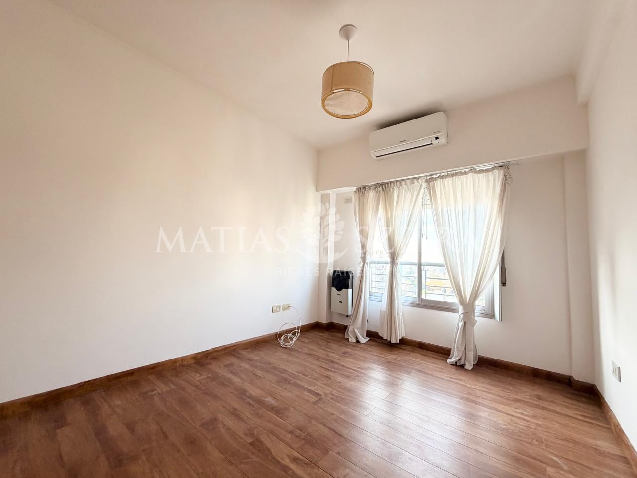 Foto de Alquiler Departamento 2 Ambientes c/ cochera, imagen 3