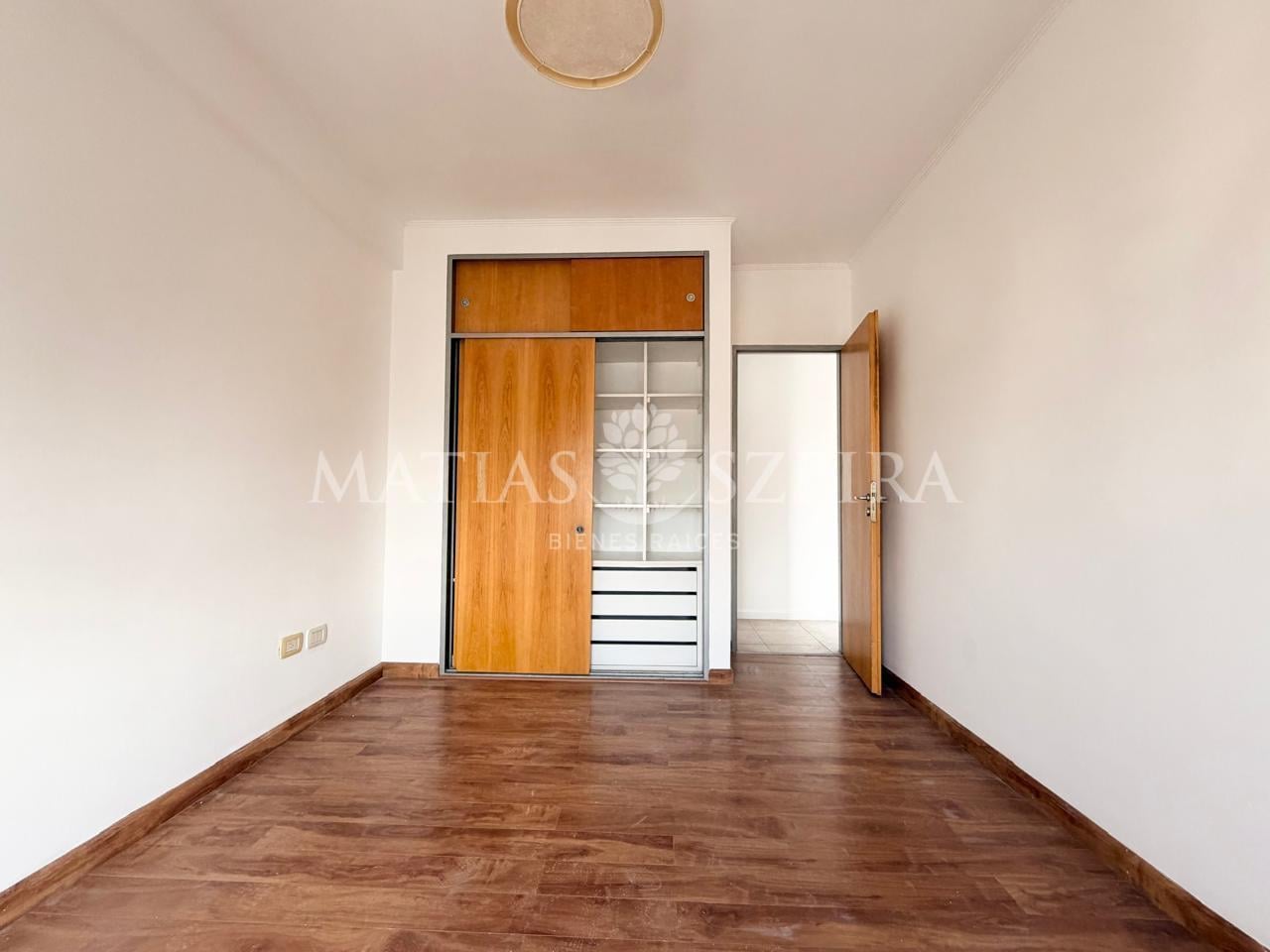 Foto de Alquiler Departamento 2 Ambientes c/ cochera, imagen 2