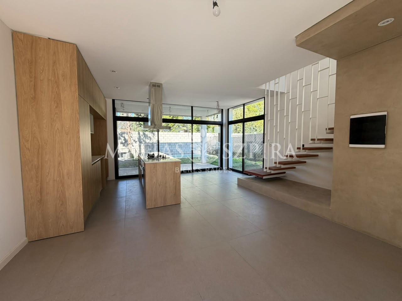 Foto de Casa en condominio cerrado 3 y 4 ambientes con jardin y cochera, imagen 1