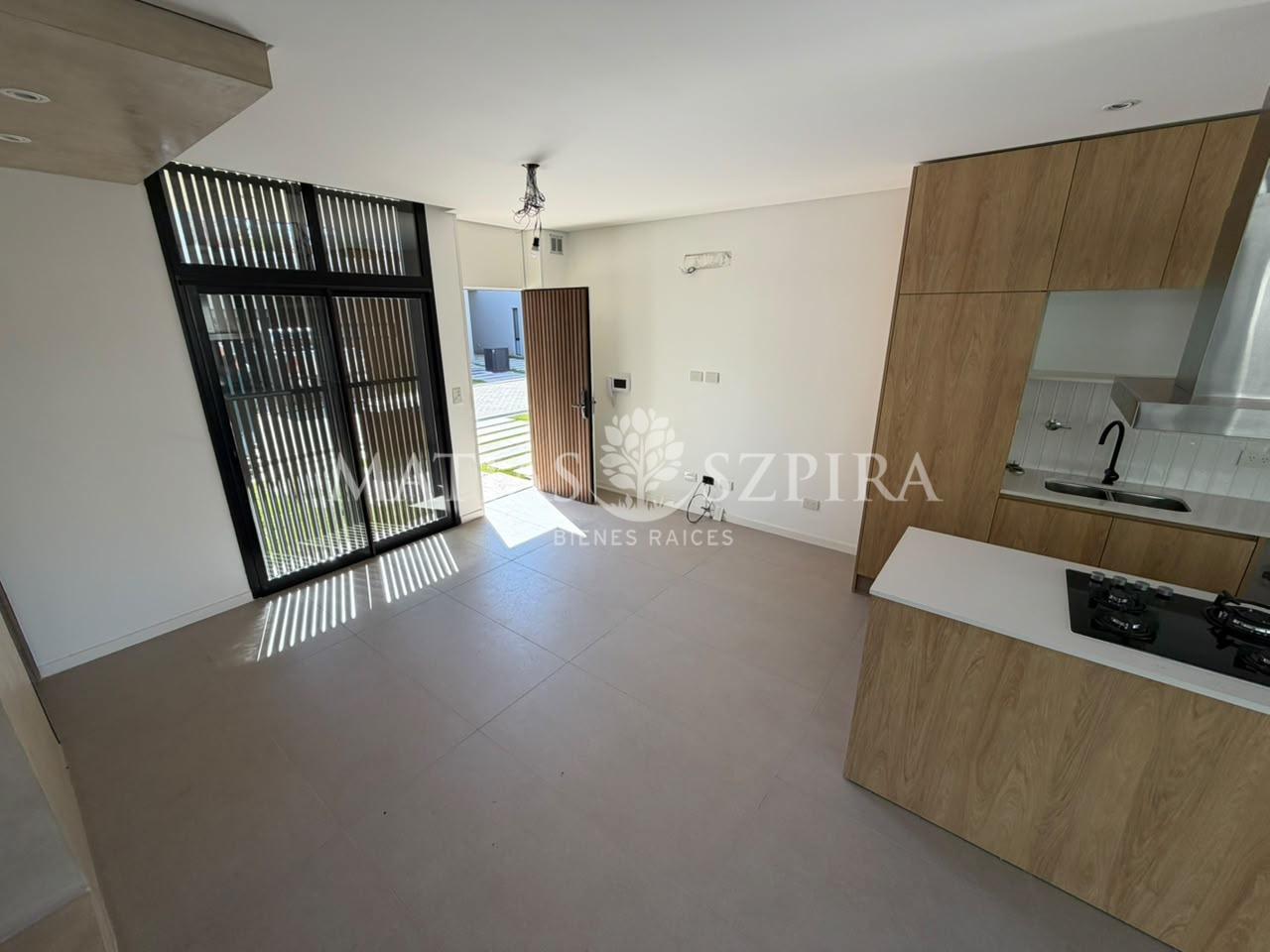 Foto de Casa en condominio cerrado 3 y 4 ambientes con jardin y cochera, imagen 3