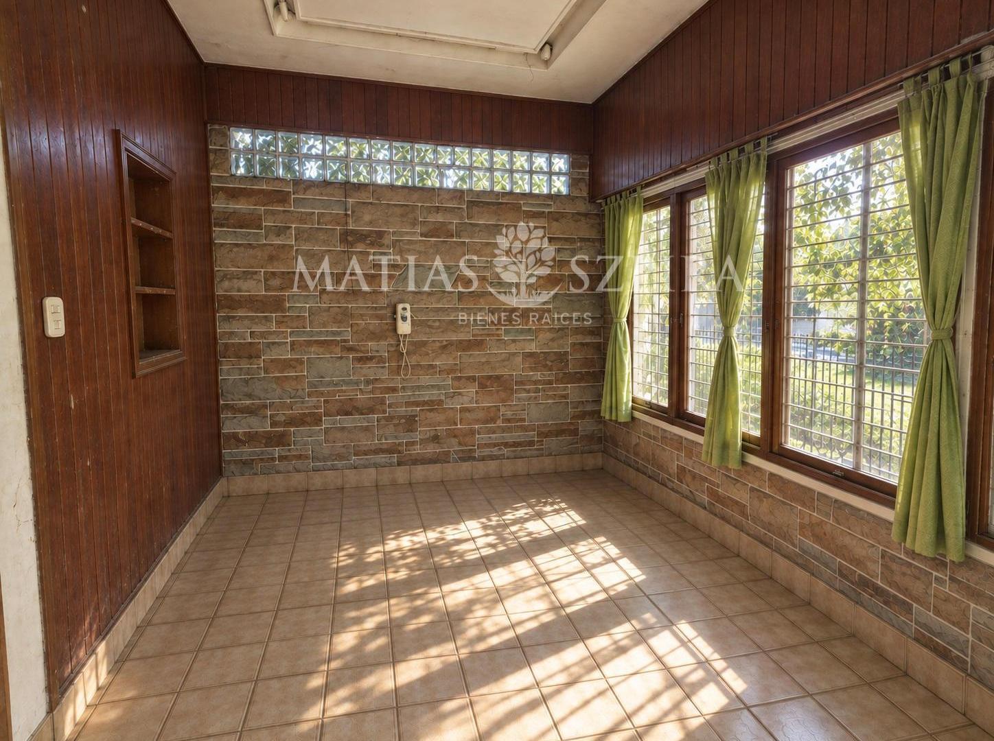 Foto de Venta Casa 4 ambientes con cochera en Morón, imagen 4