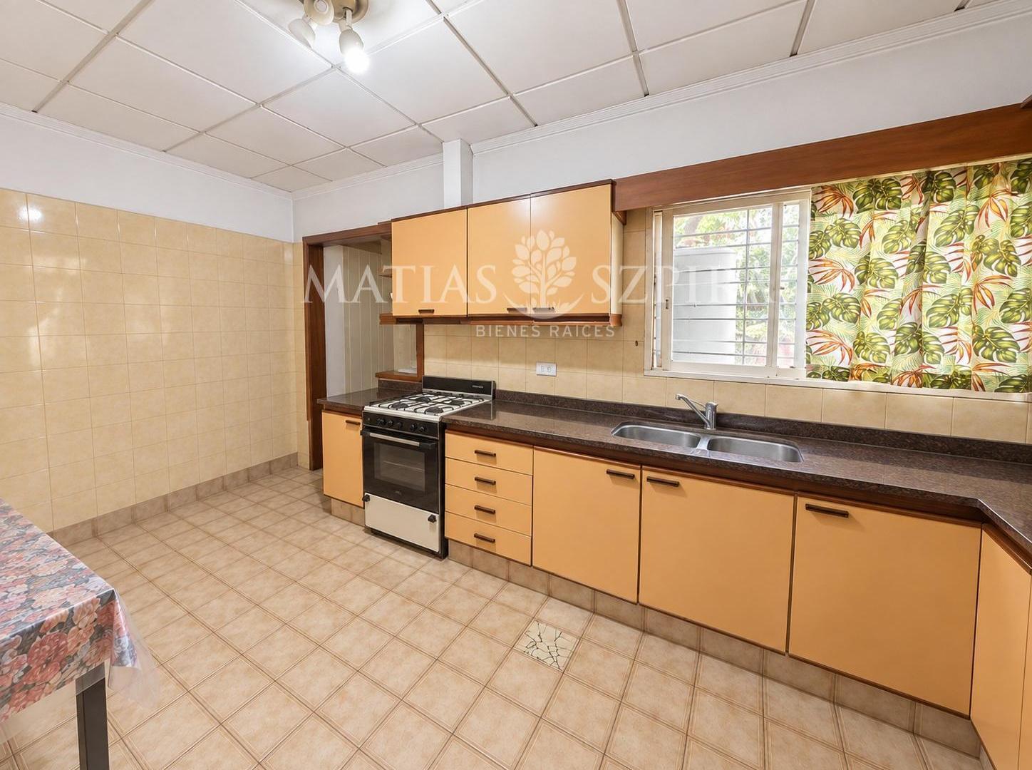Foto de Venta Casa 4 ambientes con cochera en Morón, imagen 5