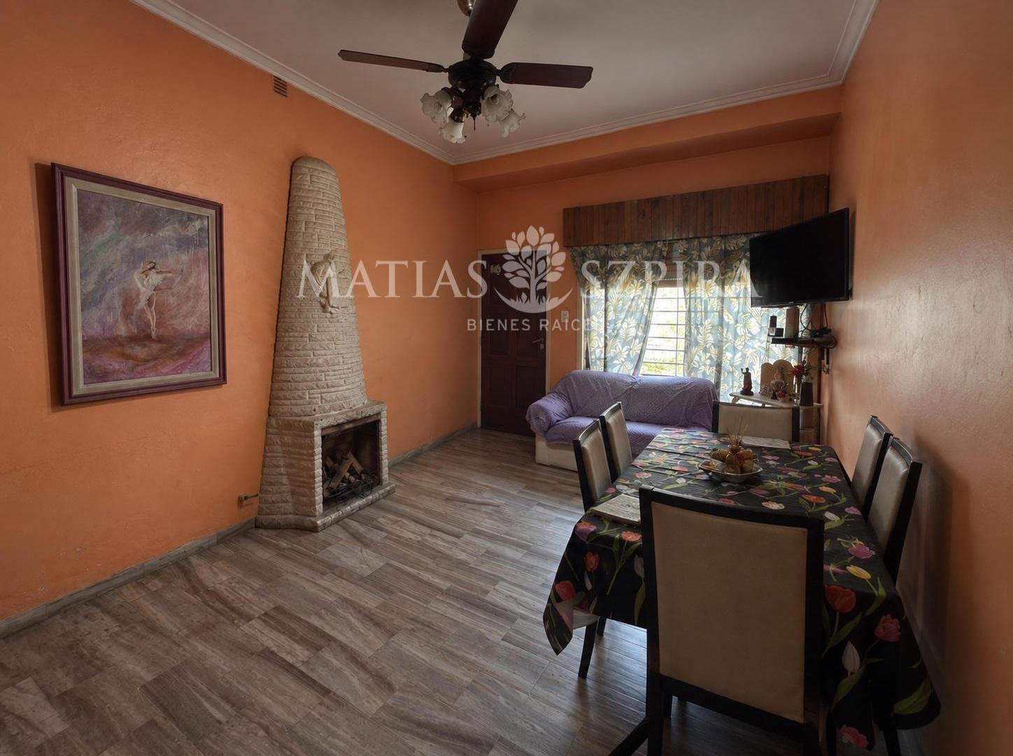 Foto de Venta Casa 4 ambientes con cochera en Morón, imagen 1