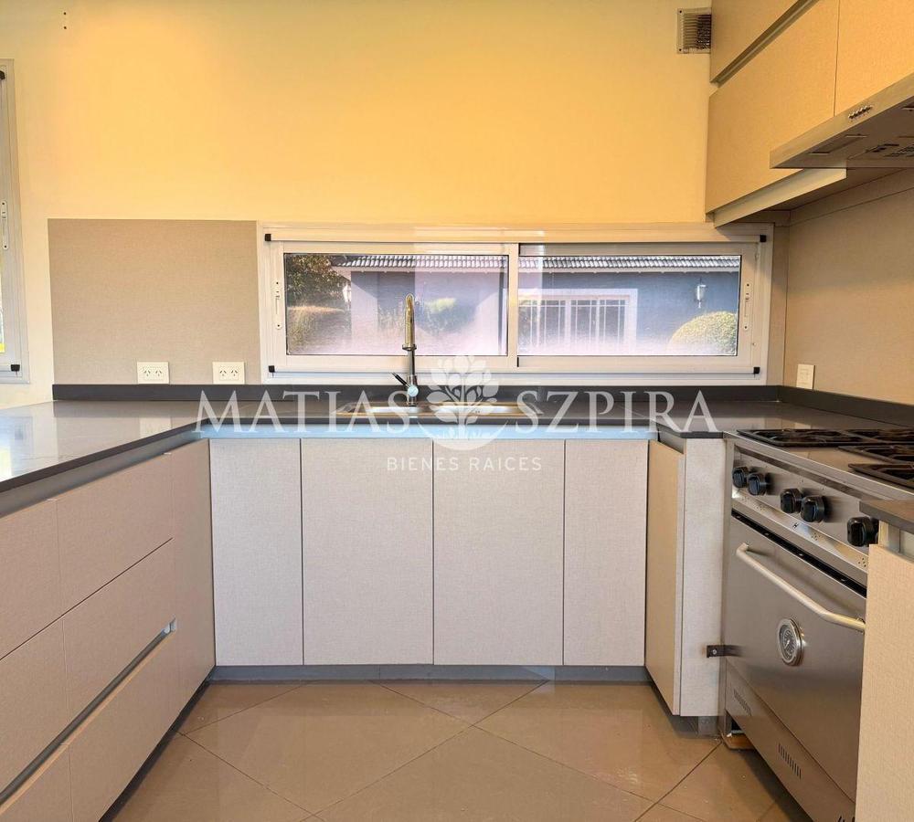 Foto de Casa 5 ambientes en venta Barrio Privado Astorga, imagen 3