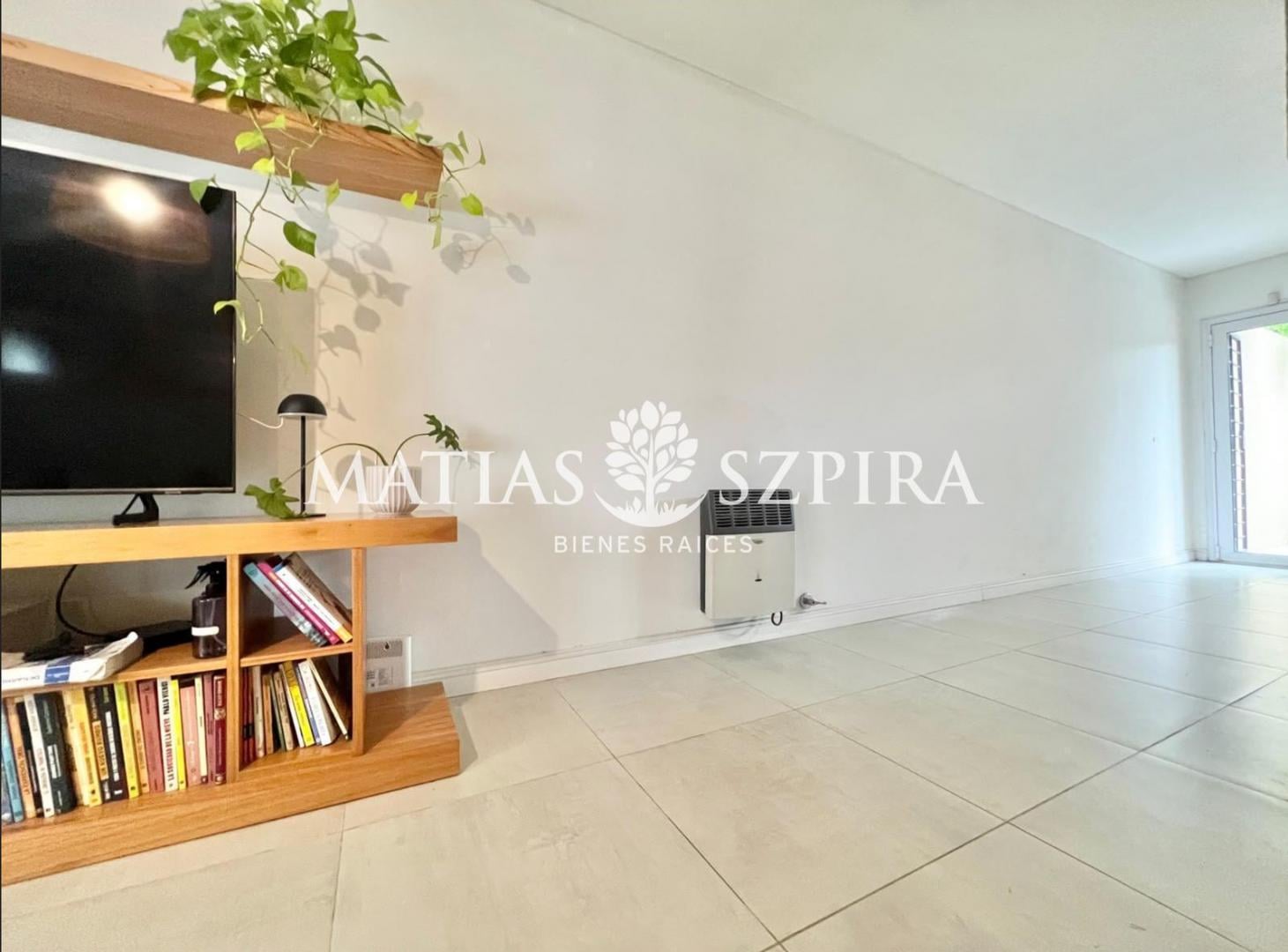 Foto de PH minimalista con cochera y parrilla en Ituzaingó, imagen 3